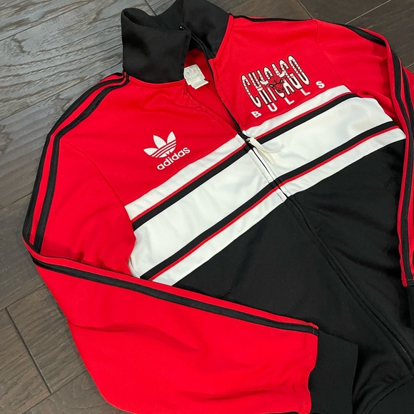 Adidas NBA Chicago Bulls Zip Up Sweatshirt/Jacket Size Men’s Small Retro Vibes! - Picture 3 of 8